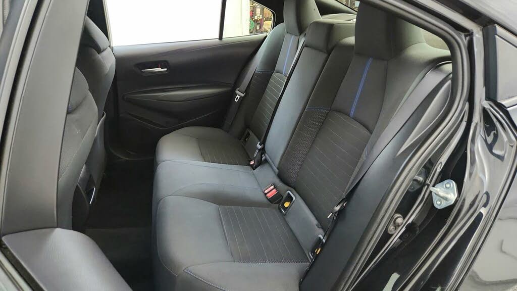 
								Toyota Corolla SE FWD full									