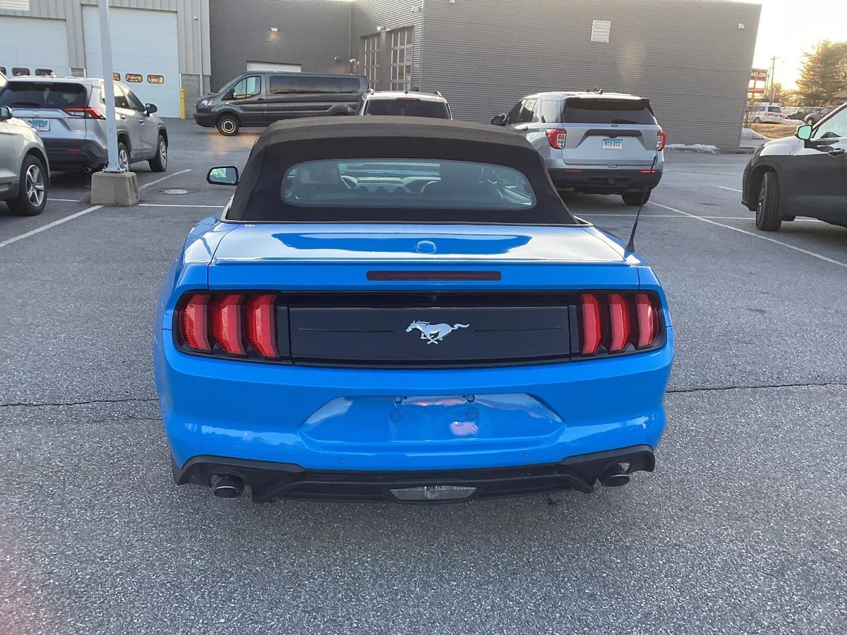 
								2022 Ford Mustang full									