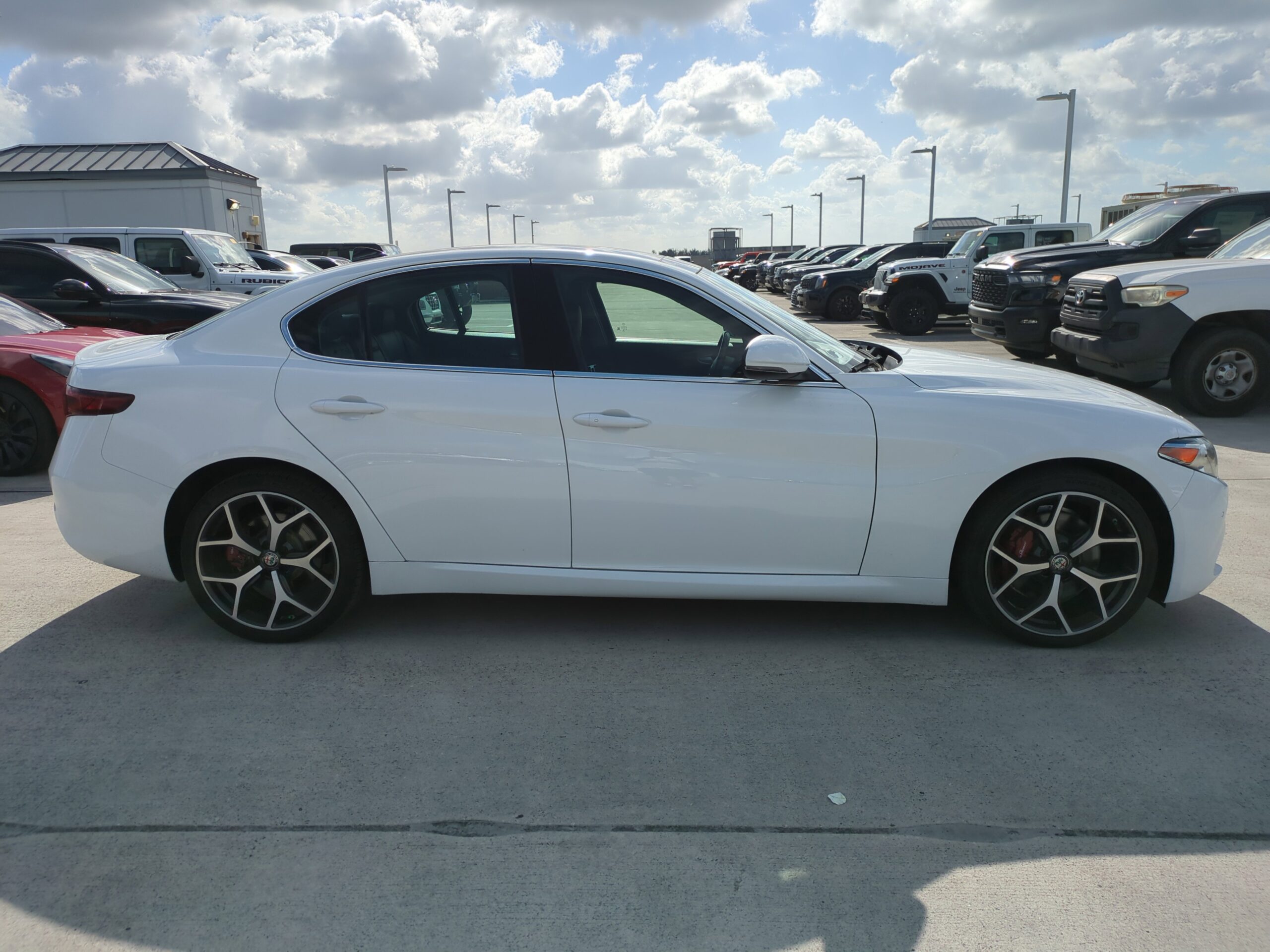 
								2021 Alfa Romeo Giulia Ti AWD full									