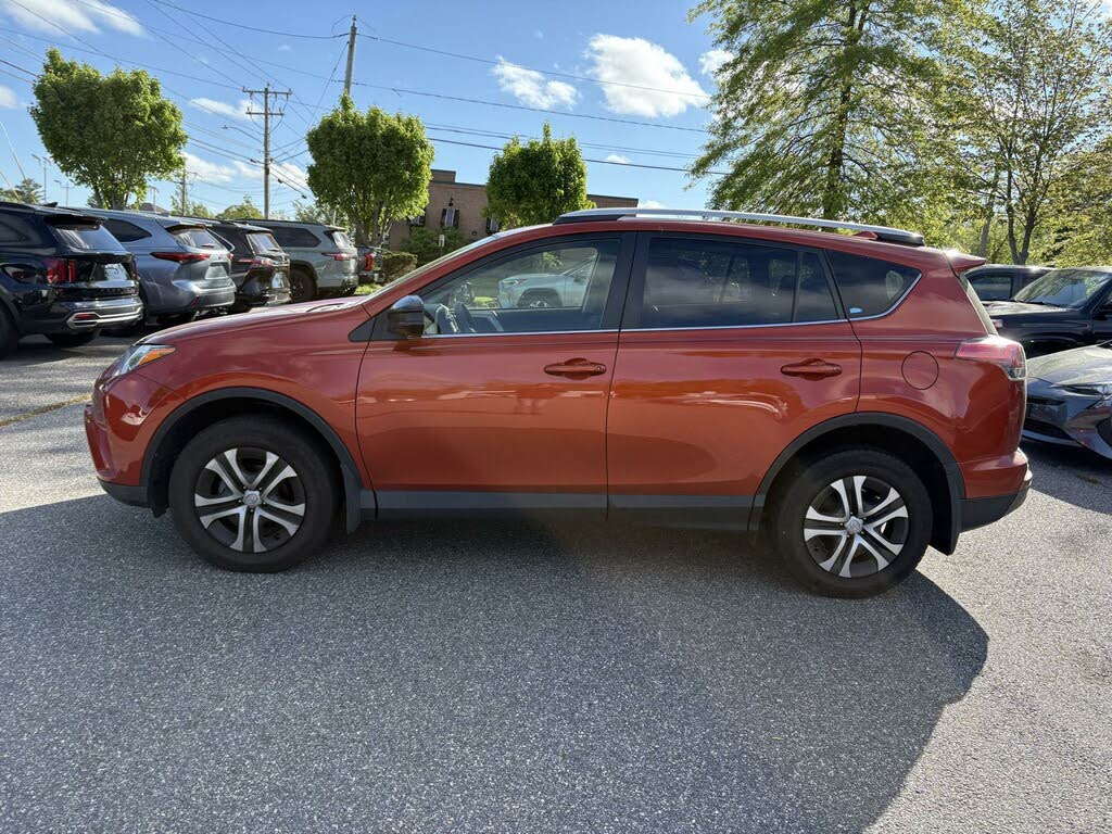 
								2016 Toyota RAV4 LE AWD full									