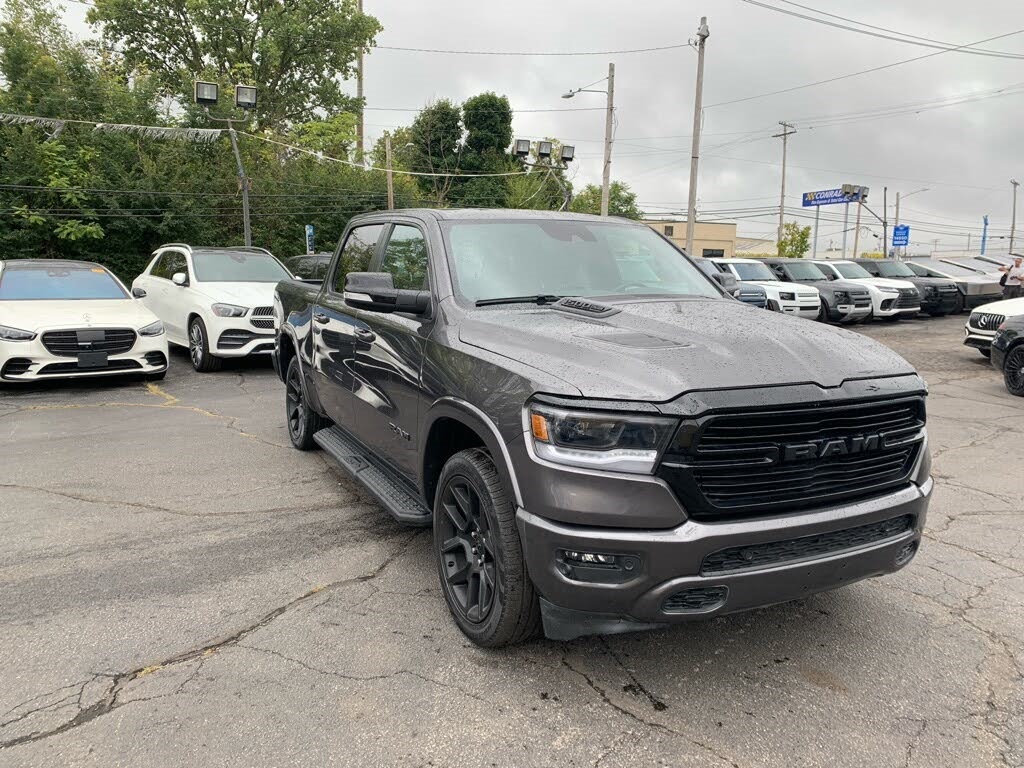 
								2022 RAM 1500 Laramie Crew Cab 4WD full									
