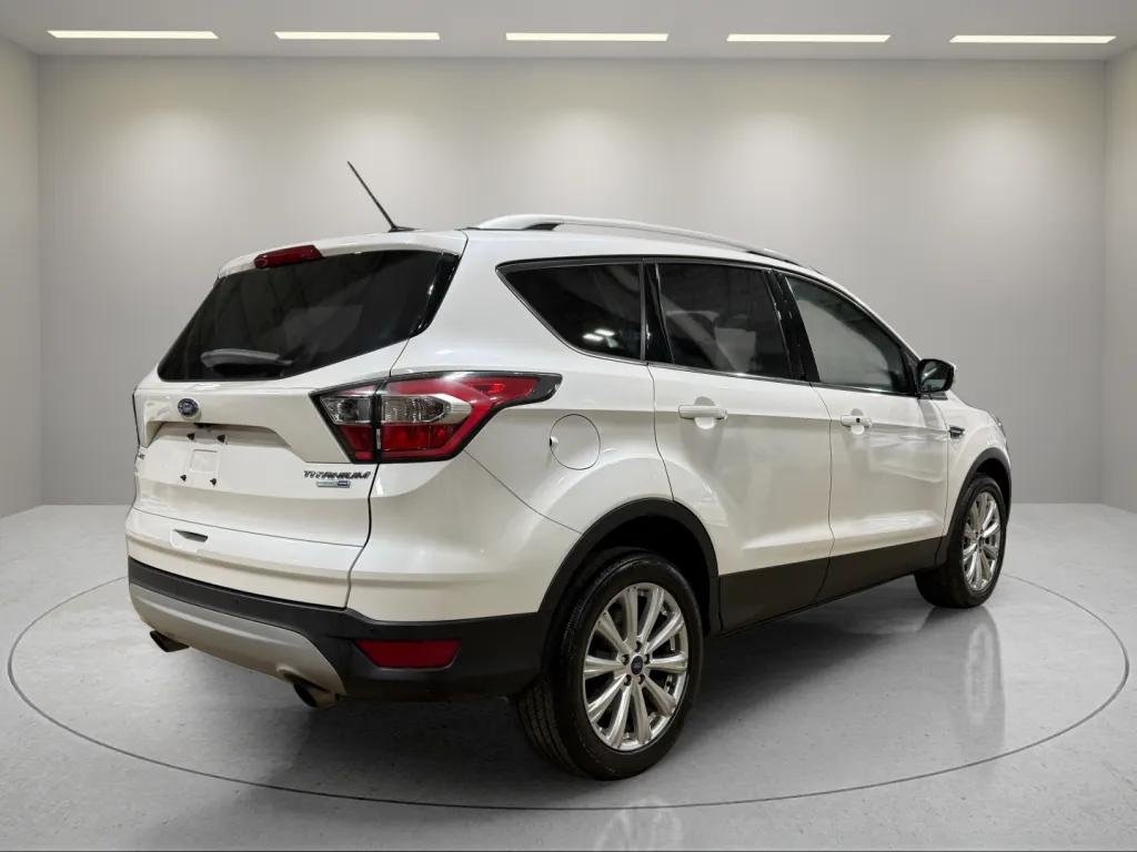 
								Ford Escape Titanium full									