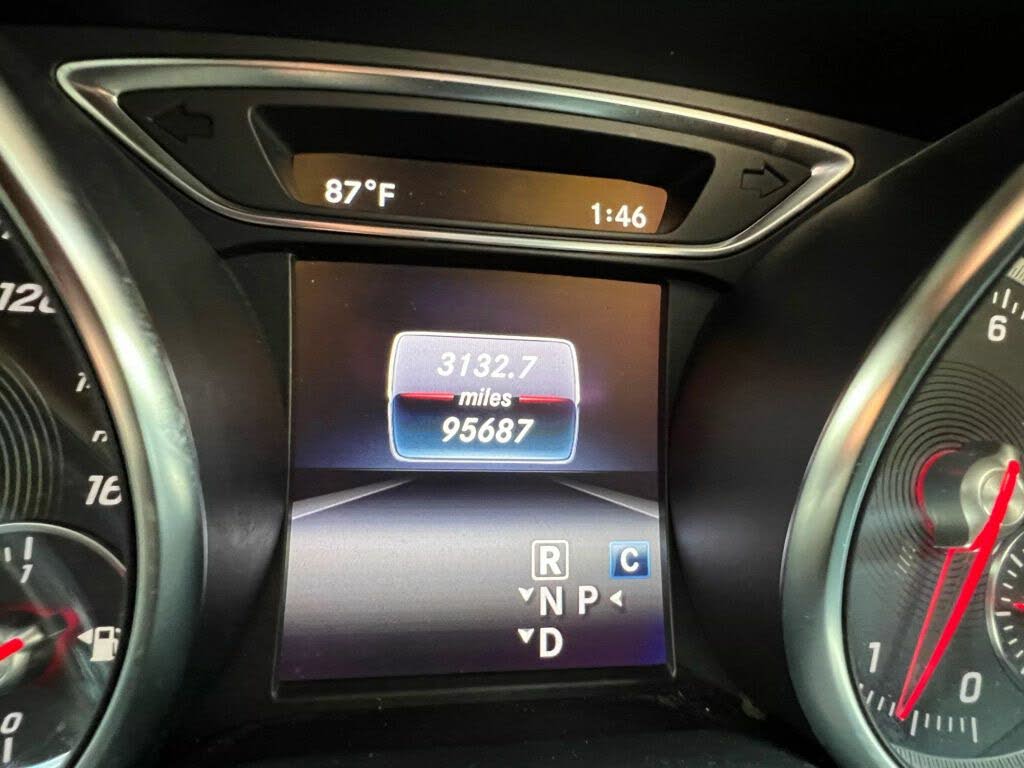
								Mercedes-Benz GLA 250 4MATIC full									