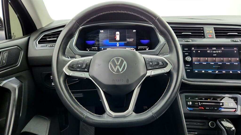 
								Volkswagen Tiguan SE FWD full									