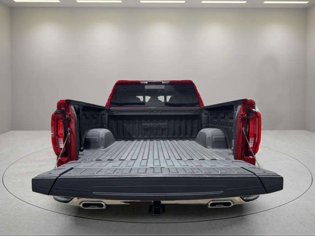 
								GMC Sierra 1500 SLT Four Wheel Drive Crew Cab full									