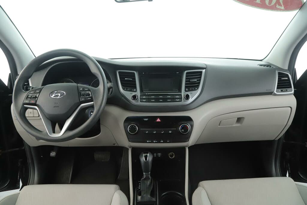 
								Hyundai Tucson 2.0L SE AWD full									