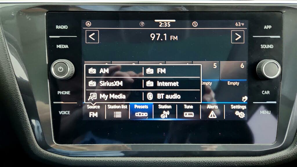 
								Volkswagen Tiguan SE FWD full									