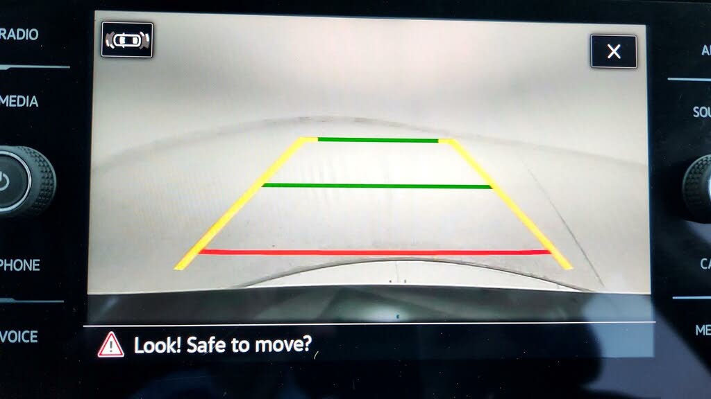
								Volkswagen Tiguan SE FWD full									