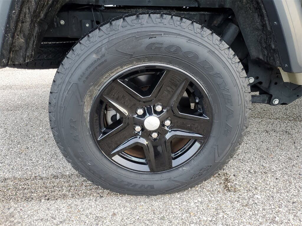 
								Jeep Gladiator Sport Crew Cab 4WD full									