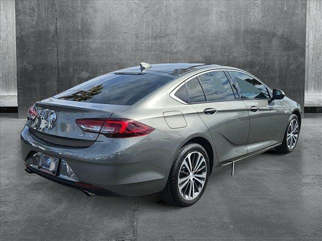 
								Buick Regal Sportback Essence FWD full									