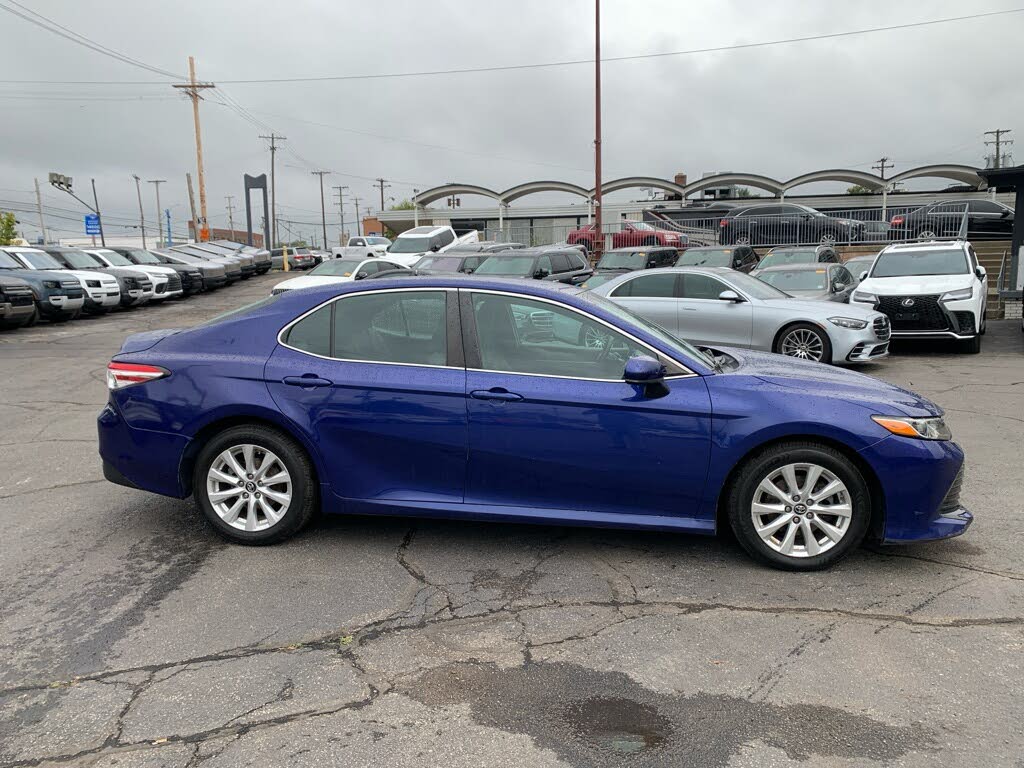 
								2018 Toyota Camry L full									