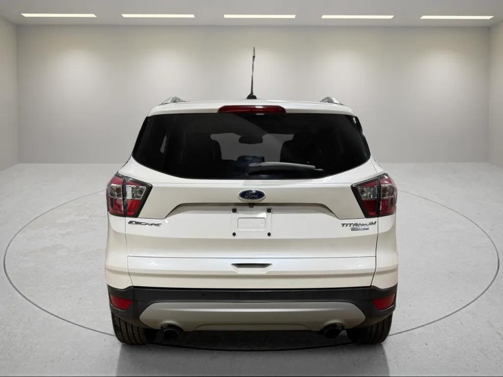 
								Ford Escape Titanium full									