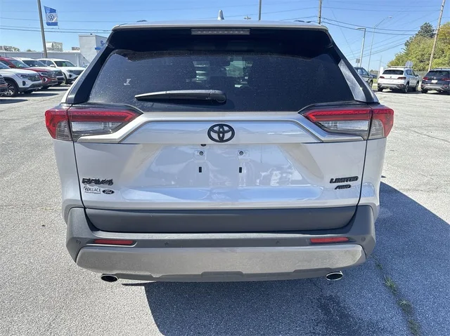 
								Toyota RAV4 Adventure AWD full									