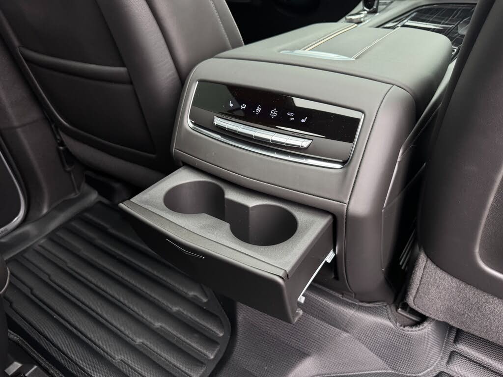 
								Cadillac Escalade-V ESV 4WD full									
