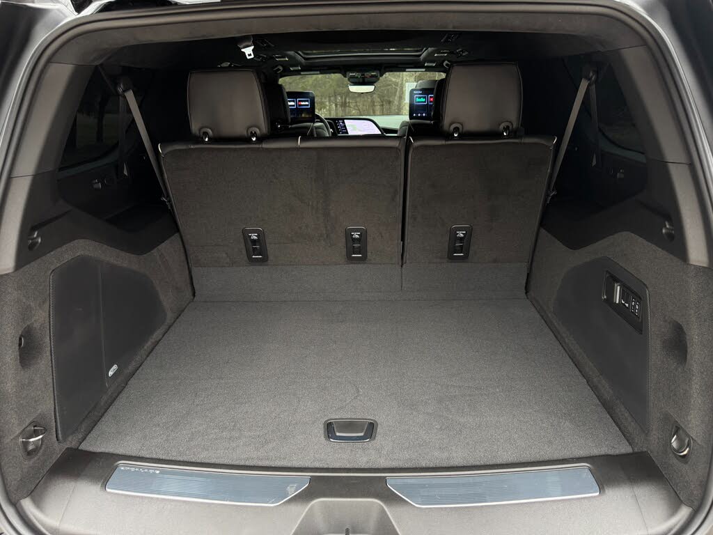 
								Cadillac Escalade-V ESV 4WD full									