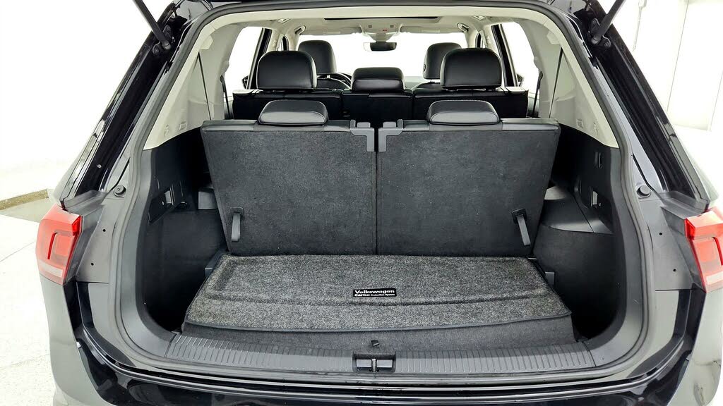 
								Volkswagen Tiguan SE FWD full									