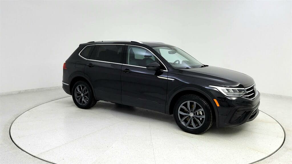 
								Volkswagen Tiguan SE FWD full									