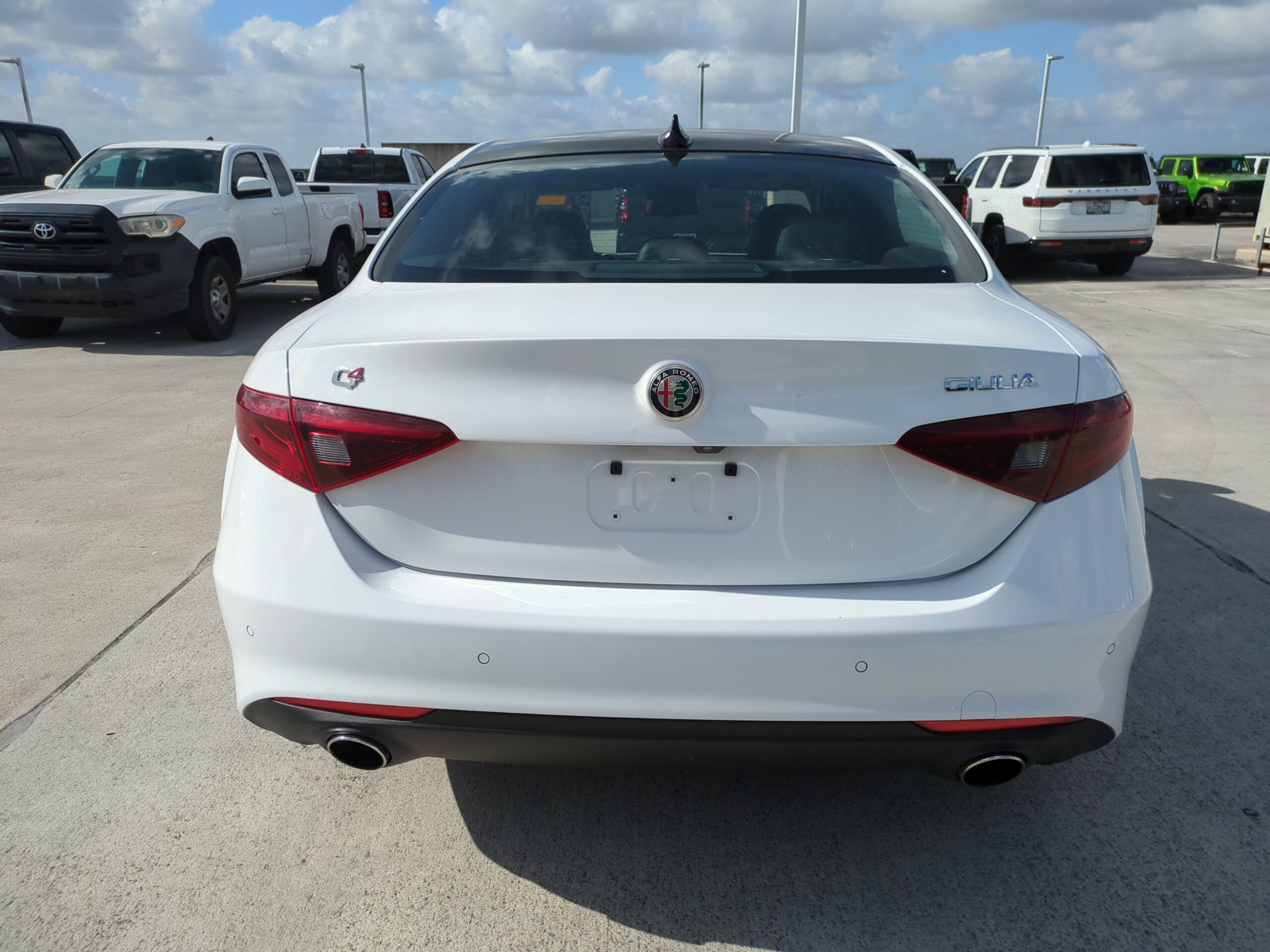 
								2021 Alfa Romeo Giulia Ti AWD full									