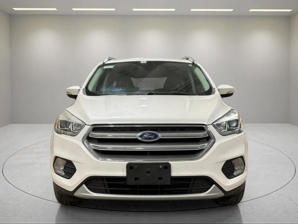 
								Ford Escape Titanium full									