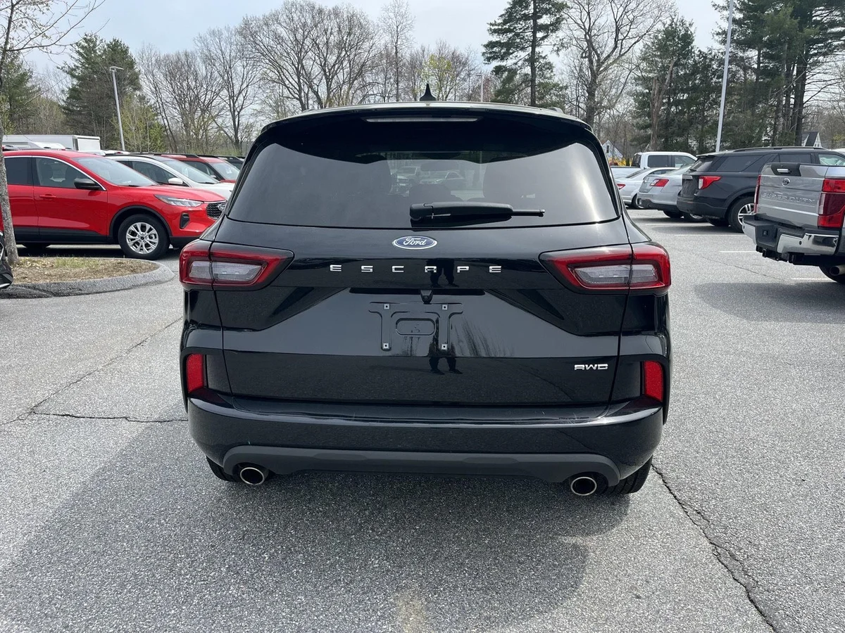 
								2023 Ford Escape full									