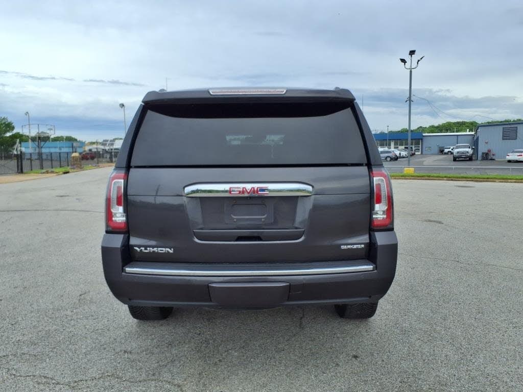
								GMC Yukon Denali full									