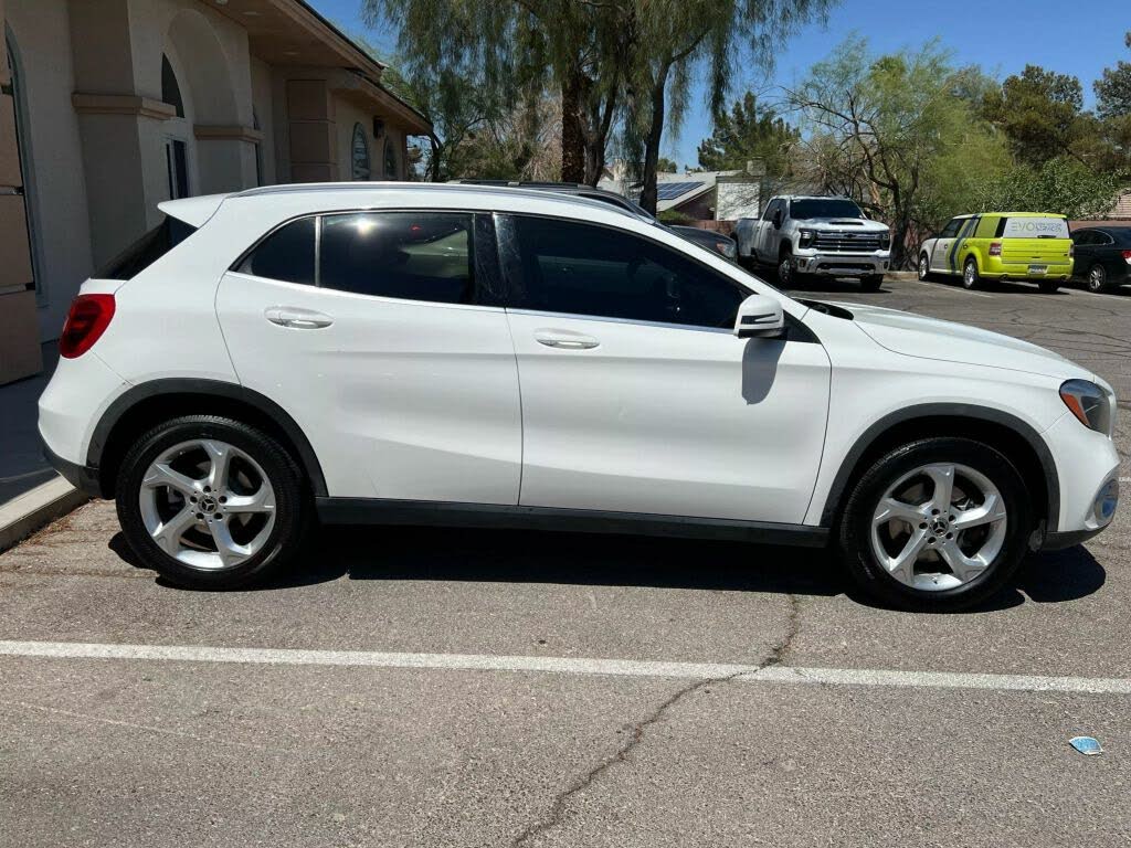 
								Mercedes-Benz GLA 250 4MATIC full									