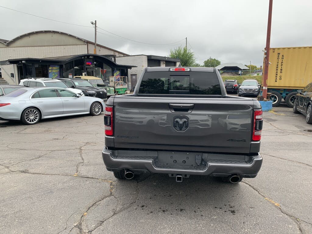 
								2022 RAM 1500 Laramie Crew Cab 4WD full									