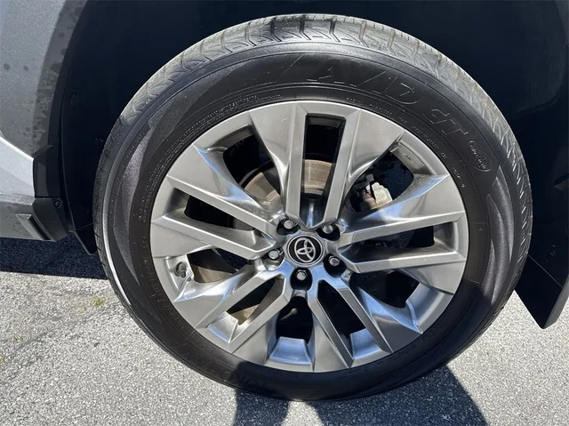
								Toyota RAV4 Adventure AWD full									