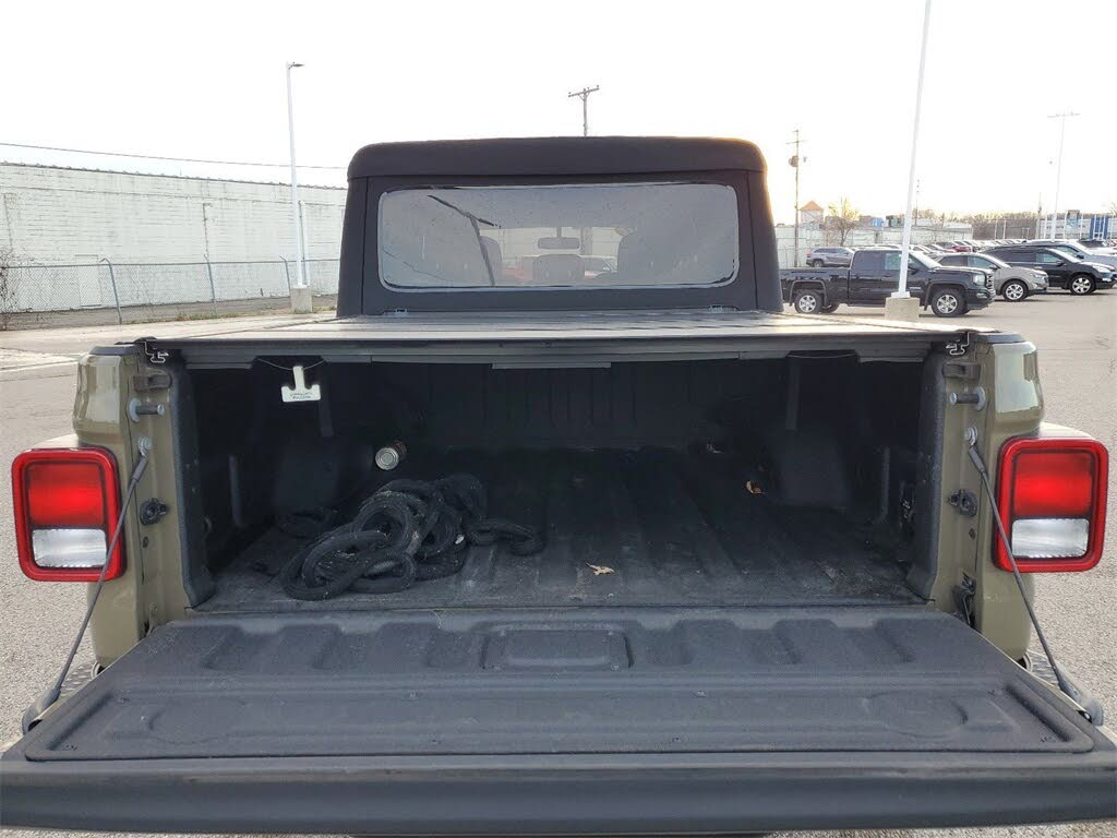 
								Jeep Gladiator Sport Crew Cab 4WD full									