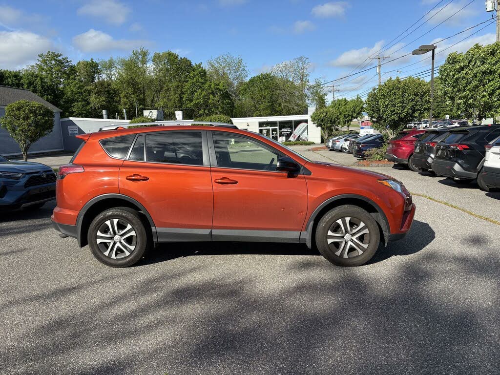 
								2016 Toyota RAV4 LE AWD full									