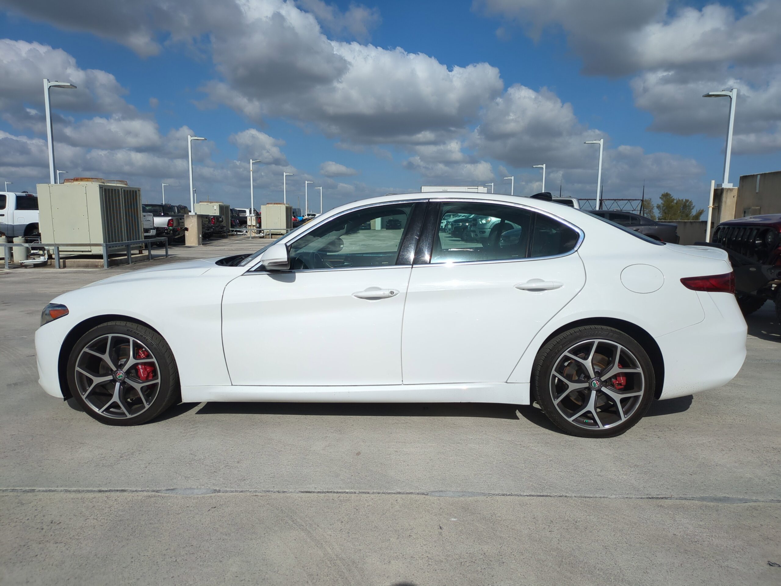 
								2021 Alfa Romeo Giulia Ti AWD full									