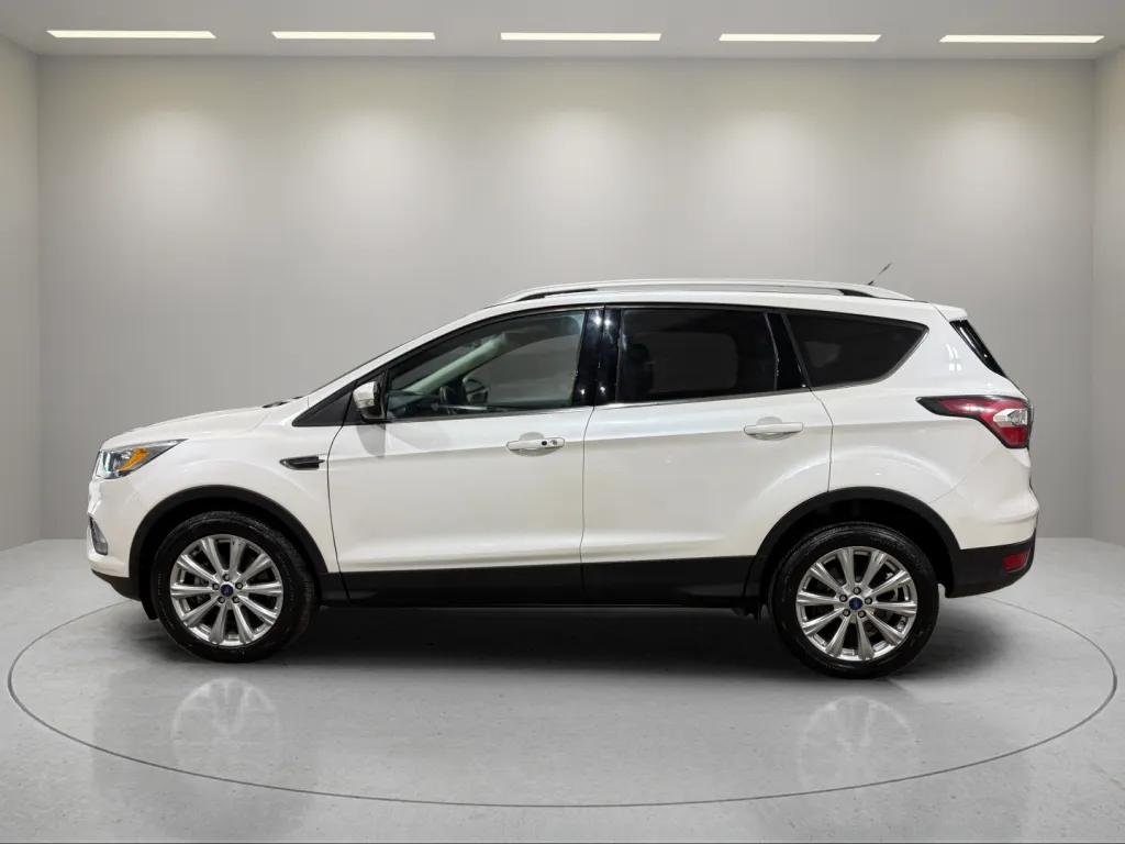 
								Ford Escape Titanium full									