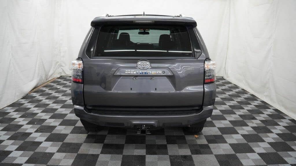 
								Toyota 4Runner SR5 Premium 4WD full									