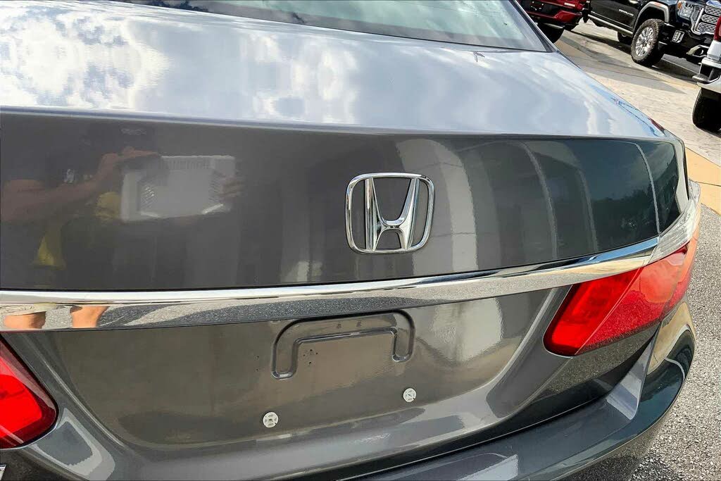 
								Honda Accord EX full									