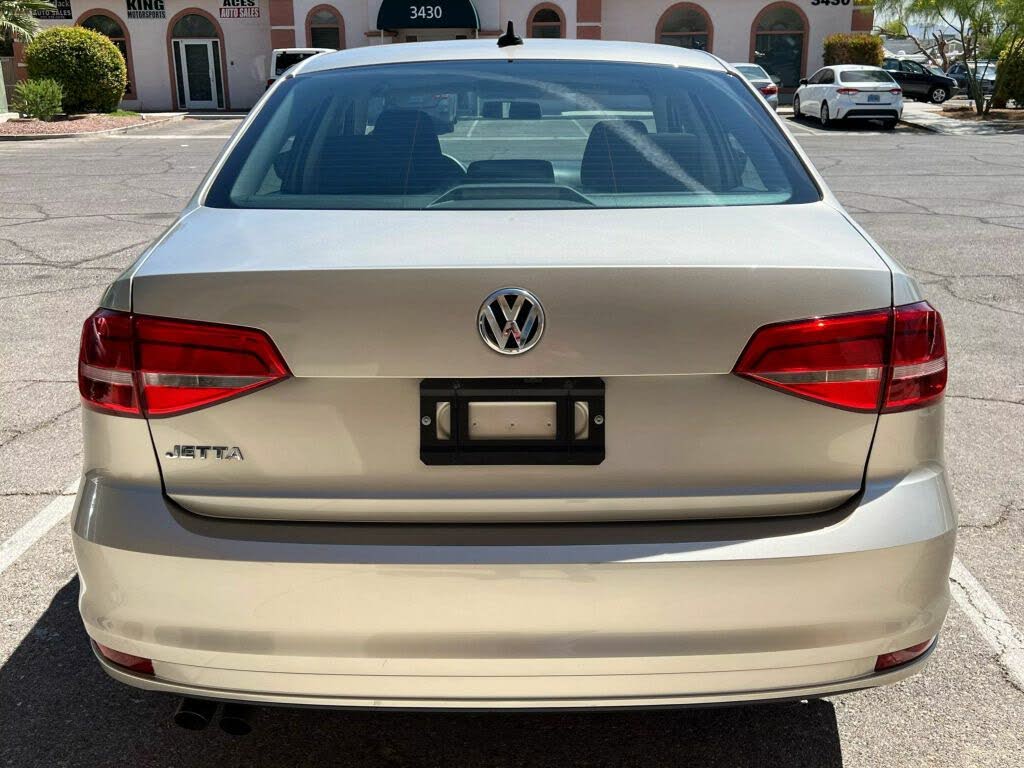 
								Volkswagen Jetta S full									