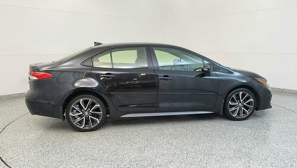 
								Toyota Corolla SE FWD full									