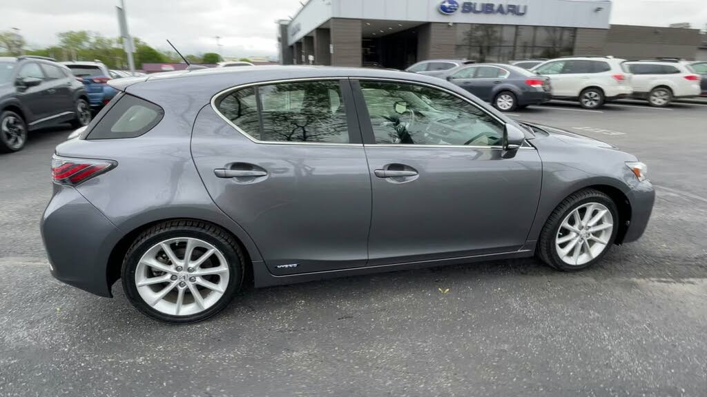 
								Lexus CT Hybrid 200h Premium FWD full									