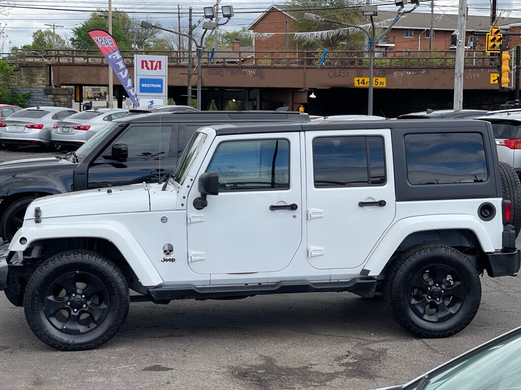 
								2016 Jeep Wrangler Unlimited Sahara 4WD full									