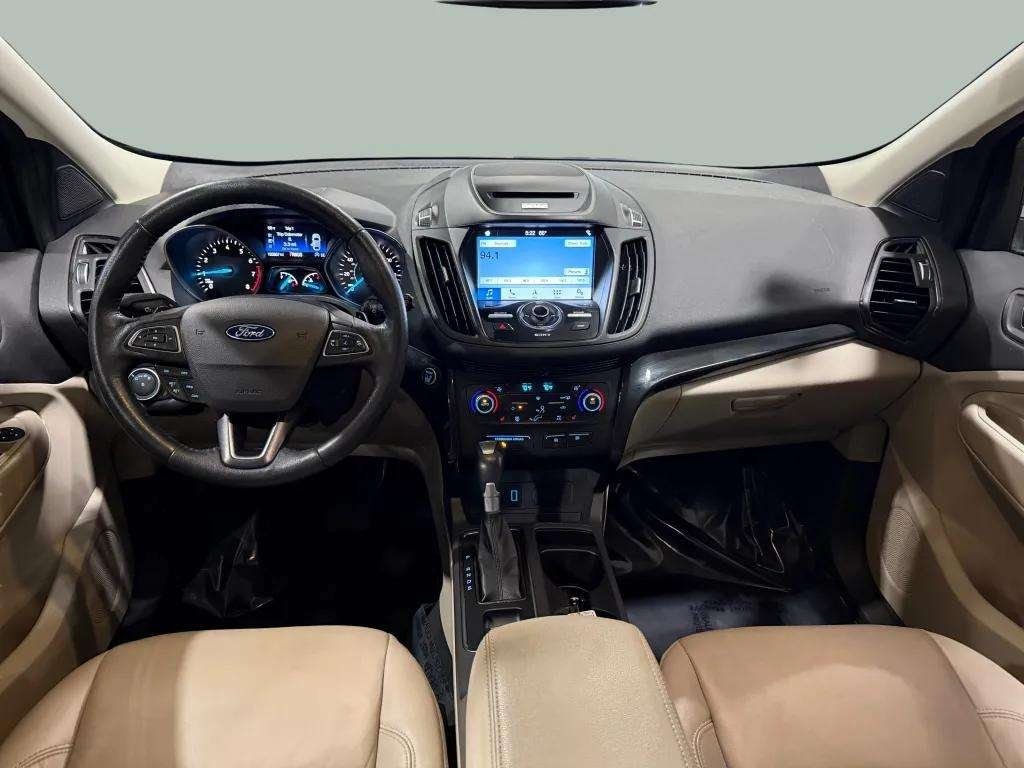 
								Ford Escape Titanium full									