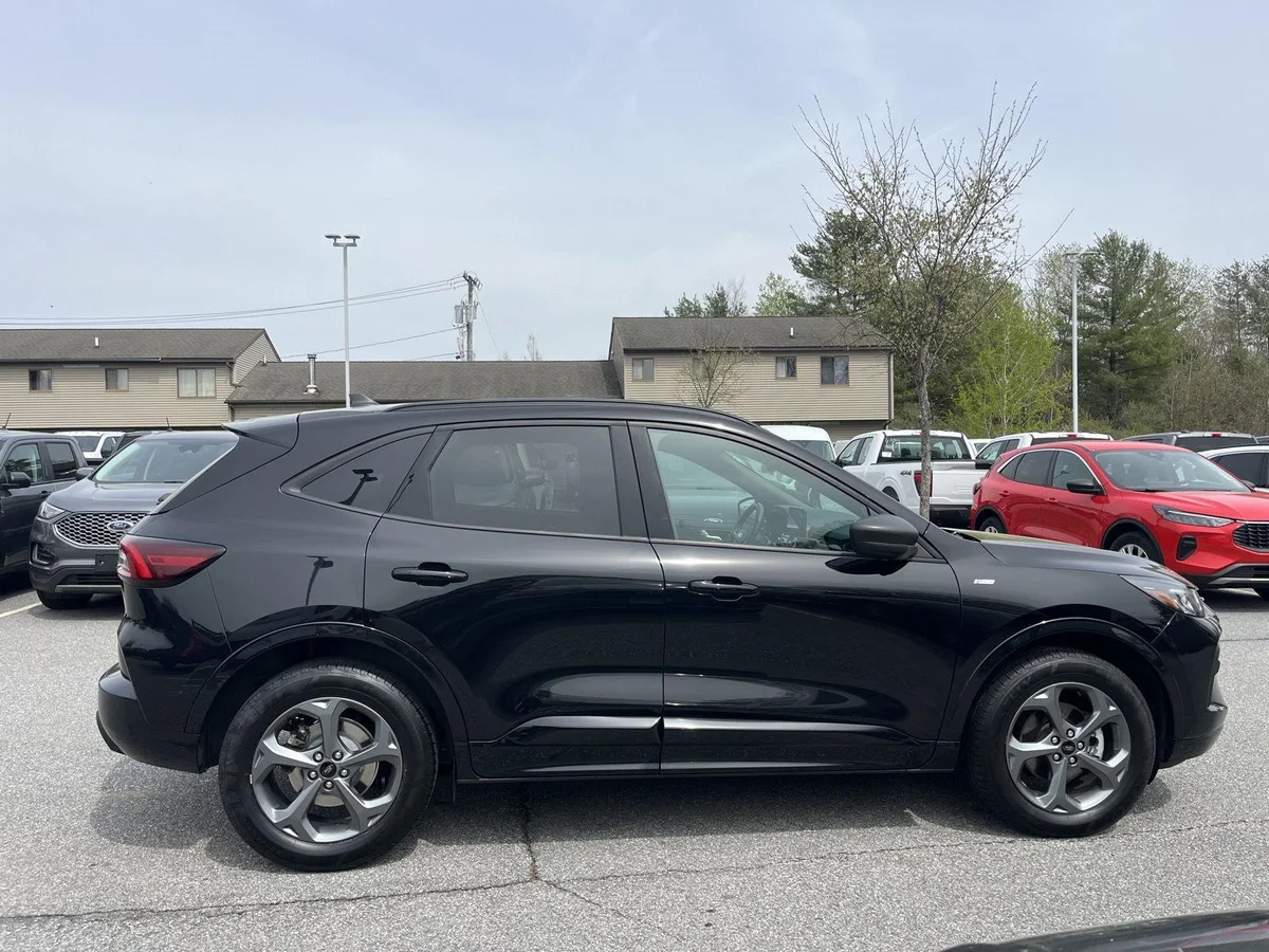 
								2023 Ford Escape full									