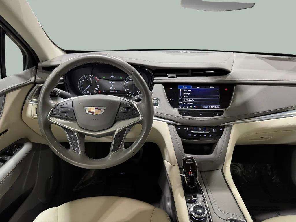 
								Cadillac XT5 Premium Luxury AWD full									