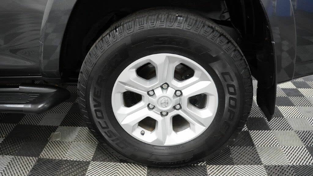 
								Toyota 4Runner SR5 Premium 4WD full									