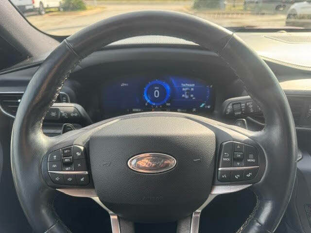 
								Ford Explorer Platinum AWD full									