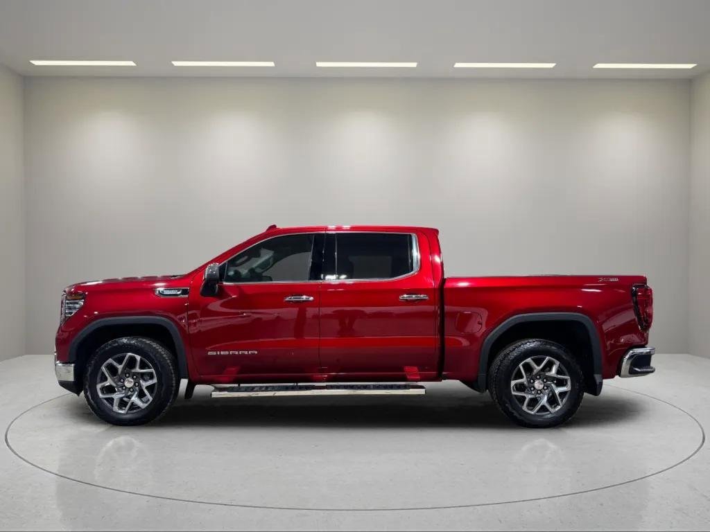 
								GMC Sierra 1500 SLT Four Wheel Drive Crew Cab full									