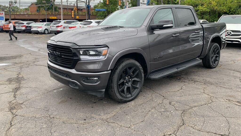 
								2022 RAM 1500 Laramie Crew Cab 4WD full									