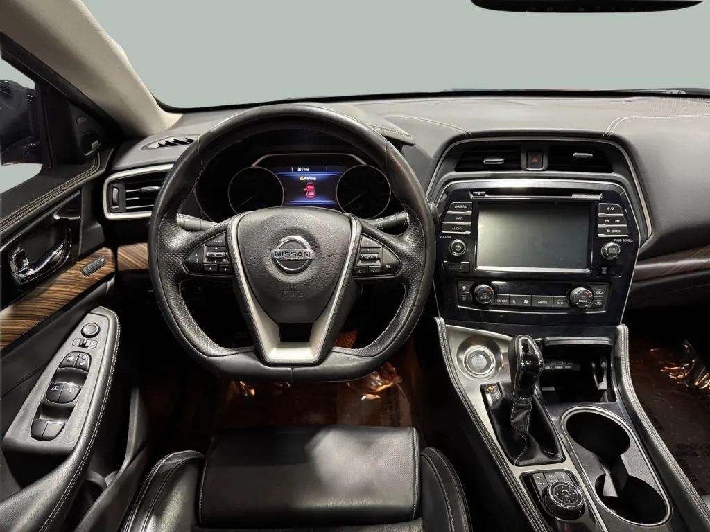 
								Nissan Maxima Platinum With Navigation full									