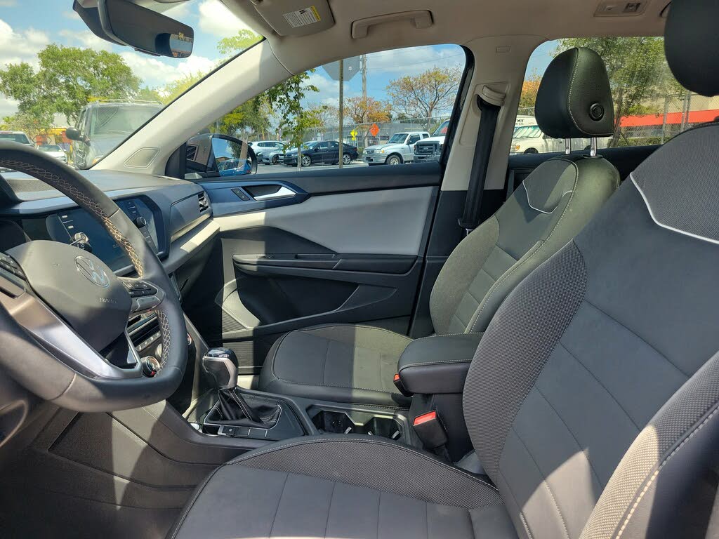 
								2023 Volkswagen Taos SE FWD full									