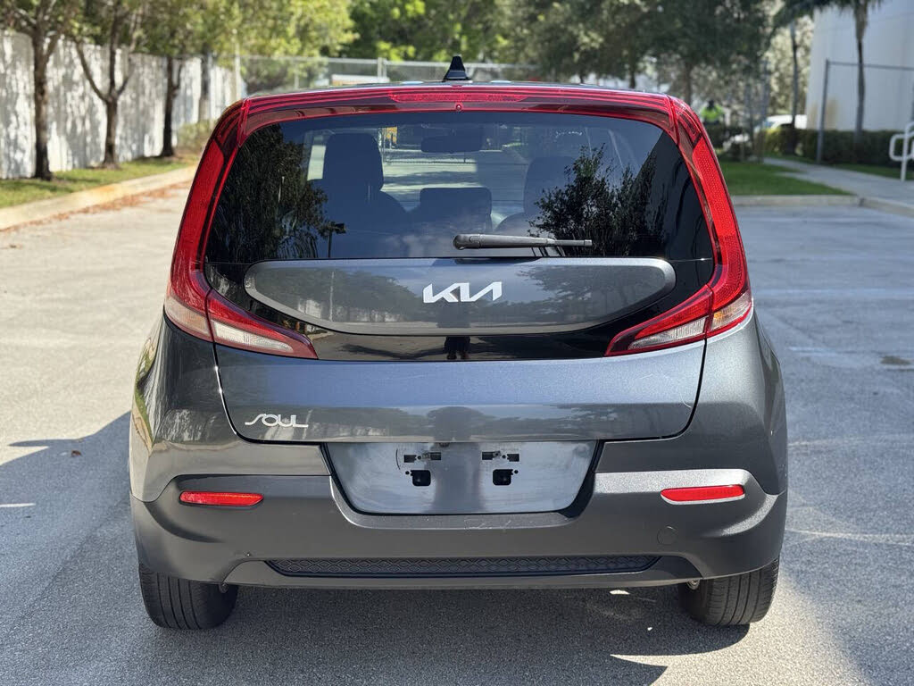 
								2022 Kia Soul LX FWD full									