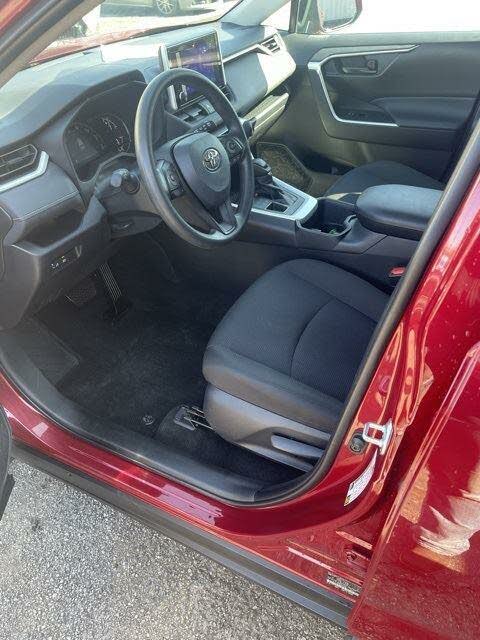 
								2024 Toyota RAV4 LE AWD full									