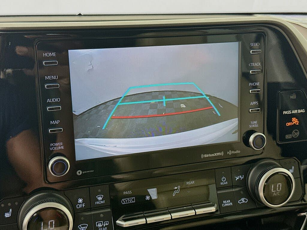 
								2021 Toyota Highlander XLE AWD full									